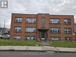 Building Photo - 16 Bullman St