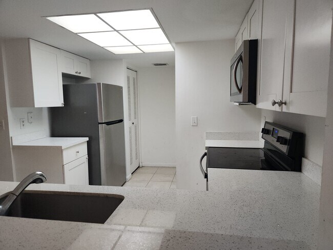 Foto del edificio - 9288 W Atlantic Blvd