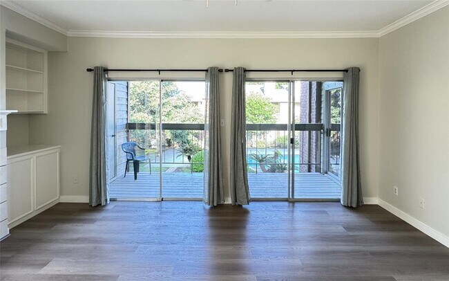Foto del edificio - 6500 Harbor Town Dr