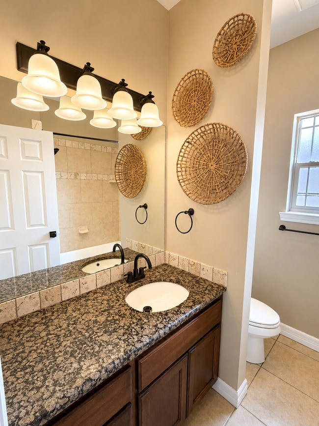 Building Photo - Beautifully maintained 3 bed 2 bath home AVAILABLE NOW!