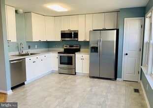 Building Photo - 100 Quince Tree Dr