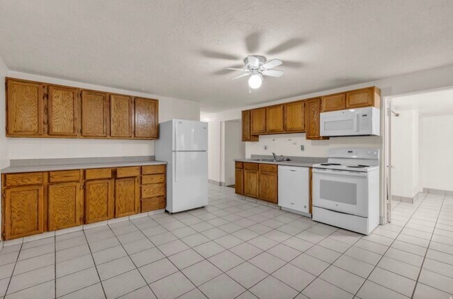 Foto del edificio - 2321 Harvest Ln