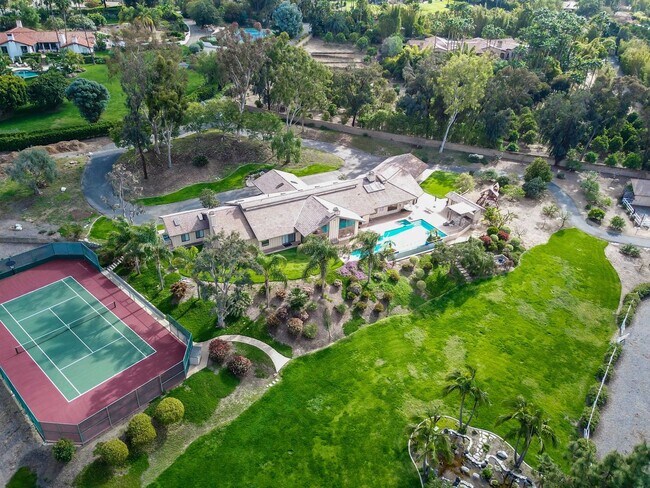 Building Photo - Beautiful Rancho Santa Fe Covenant home on...