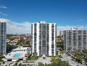 Building Photo - 3675 N Country Club Dr