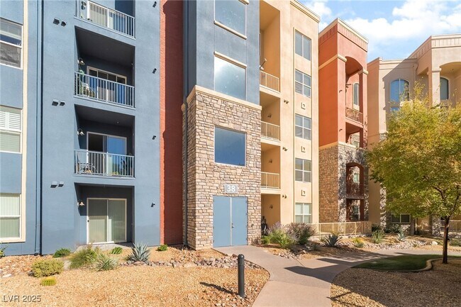 Foto del edificio - 38 E Serene Ave