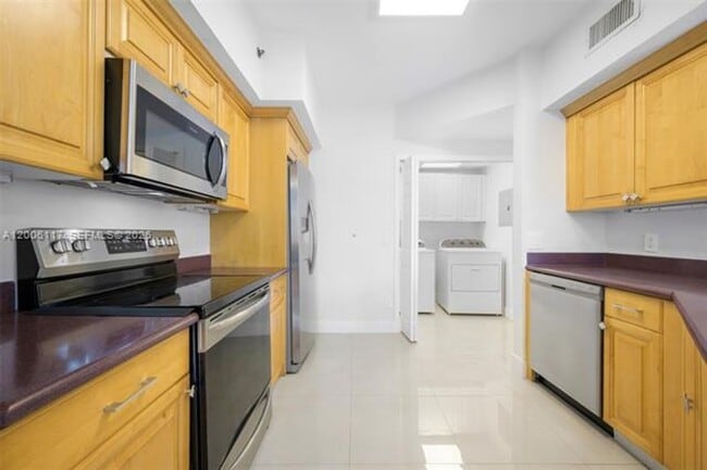 Foto del edificio - 3255 NE 184th St