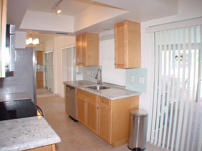 Foto del edificio - 590 NE Wavecrest Way