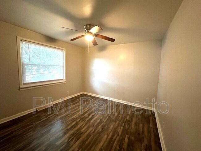 Foto del edificio - 100 Emory Ln