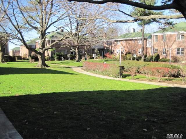 Building Photo - 7 Dolphin Green