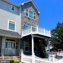 Building Photo - 712 Mill St