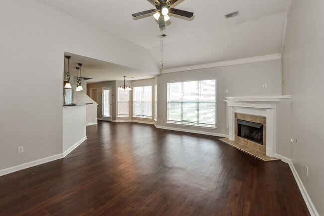 Building Photo - 6527 Sandbourne E