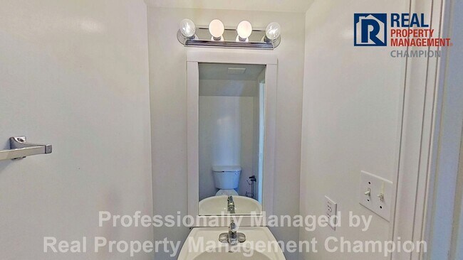 Foto del edificio - 2 BD/1.5 BA Townhome with Convenient Jacksonville Location