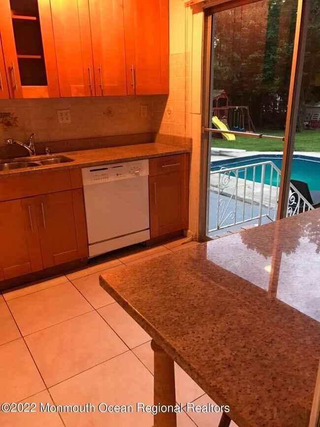 Foto del edificio - 634 Westwood Ave