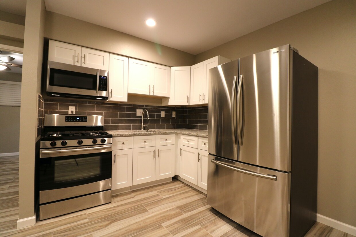 Primary Photo - 5222 East Windsor Avenue, Unit 3