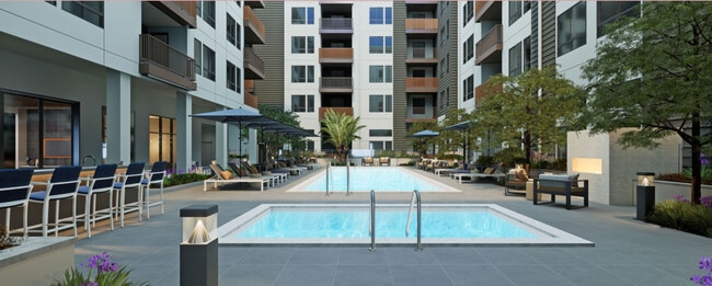 Piscina y spa relucientes - The Tolman