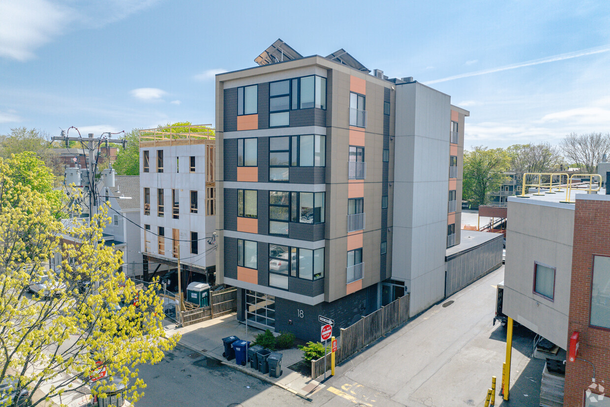 Calle Blanca 18 - Porter Square Lofts