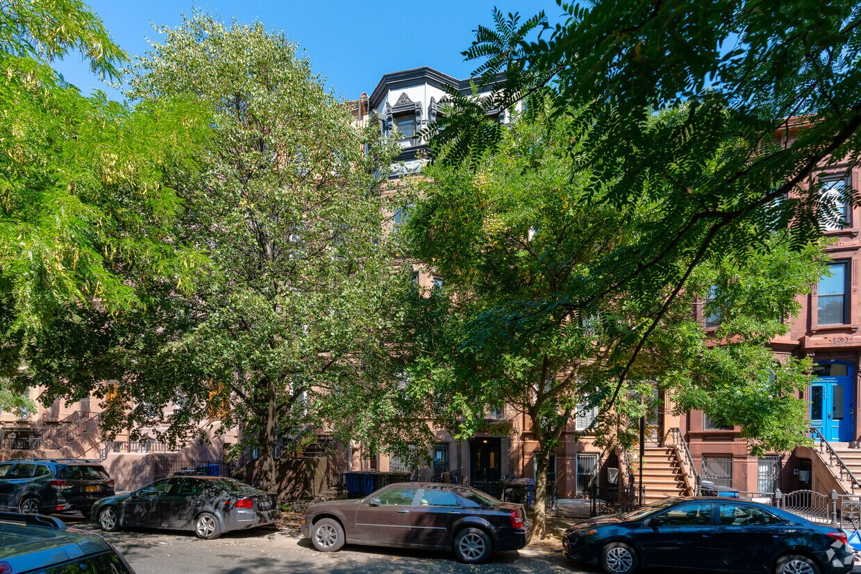 Primary Photo - 217 Hancock St