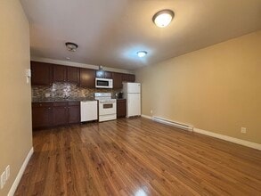 Building Photo - 523 Canterbury Dr