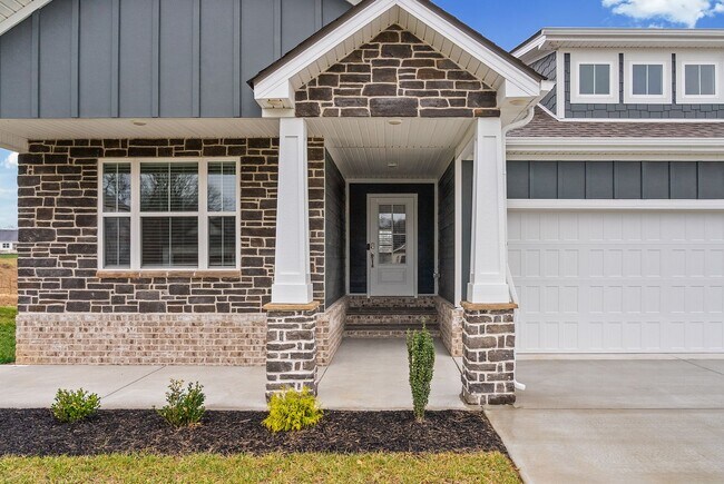 Building Photo - Spacious 3 Bedroom 2 Full Bath Home For Rent Near Dunbar Cave Road!