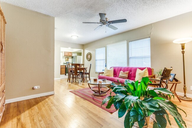 Building Photo - 2-BEDROOM DUPLEX IN WILSHIRE TERRACE