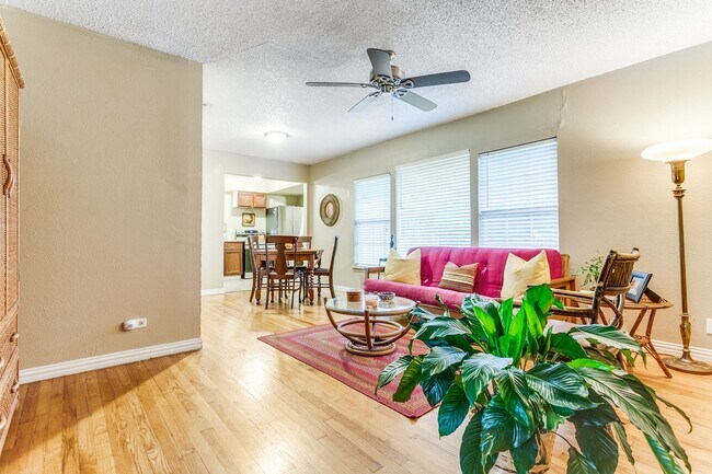 Foto del edificio - 2-BEDROOM DUPLEX IN WILSHIRE TERRACE