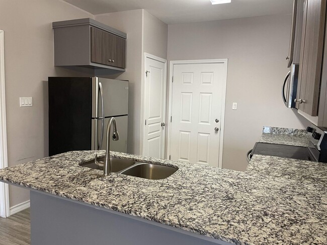 Building Photo - 5601 Cuenca Dr