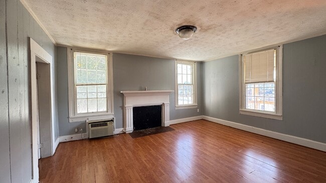 Building Photo - 405 N High St