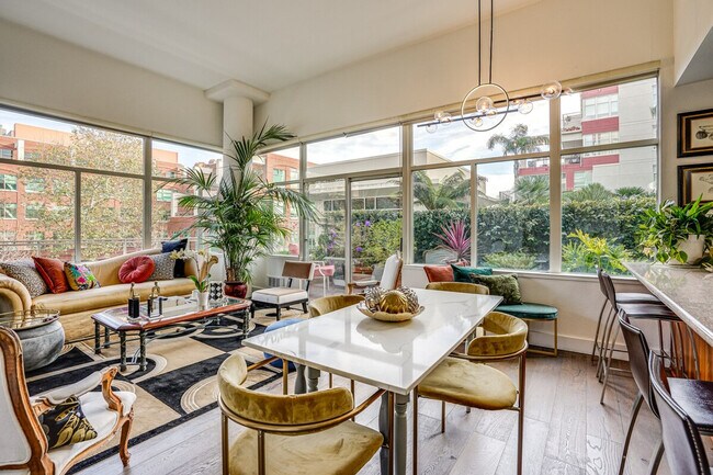 Foto del edificio - 5855 Horton St