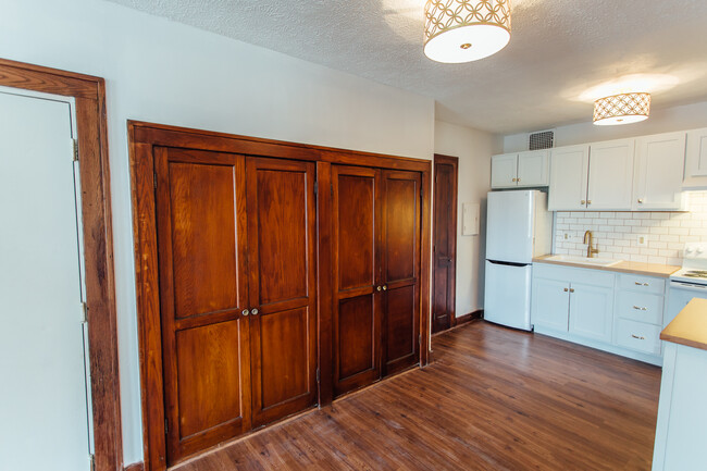 Building Photo - 117 S Hosmer St