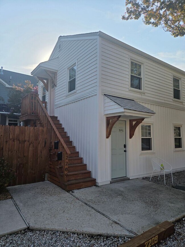 Foto del edificio - 2209 Arctic Ave