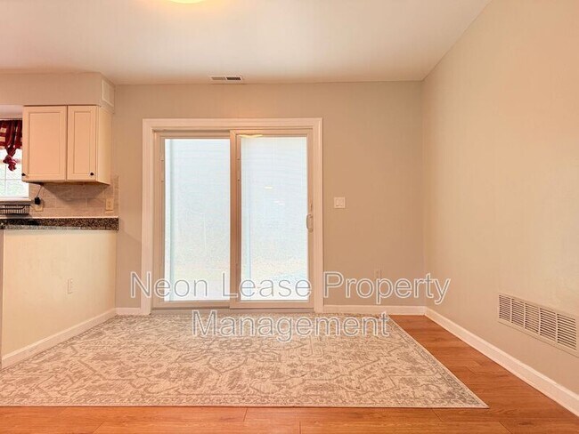 Building Photo - 525 S Spinnaker Ln