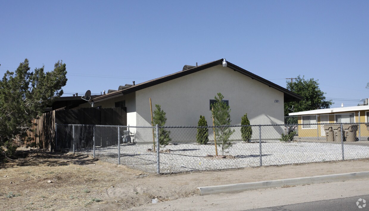 Building Photo - 16077 Juniper St
