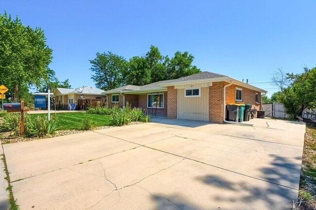 Building Photo - 340 N Harlan St