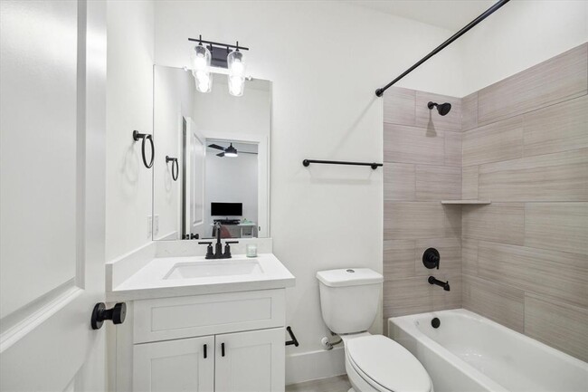 Foto del edificio - 4967 Brinkman St