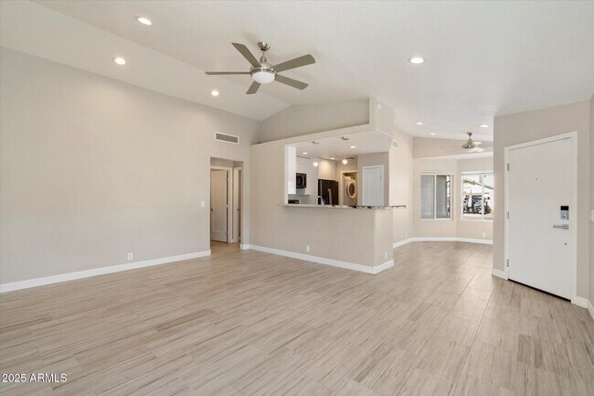 Foto del edificio - 8835 W Michelle Dr