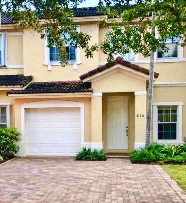 Building Photo - 4110 NE 24th St