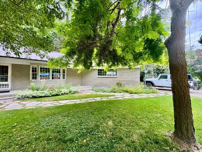 Foto del edificio - 593 Ogden Canyon Rd