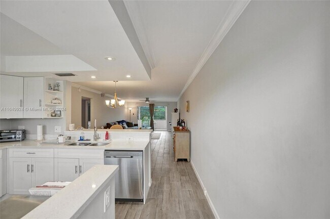 Building Photo - 2001 Granada Dr