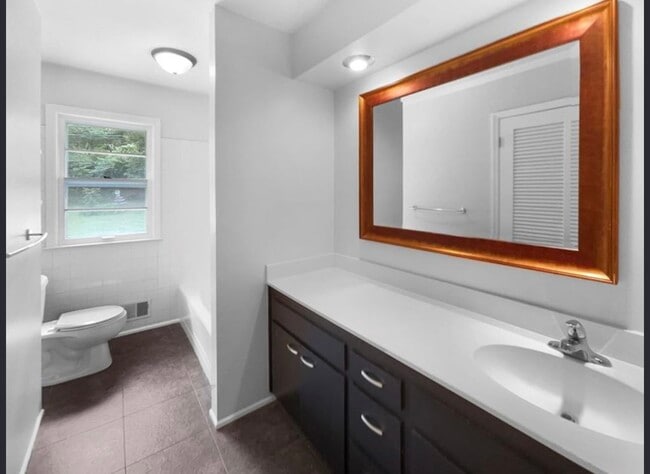 Foto del edificio - 119 W 104th Ter