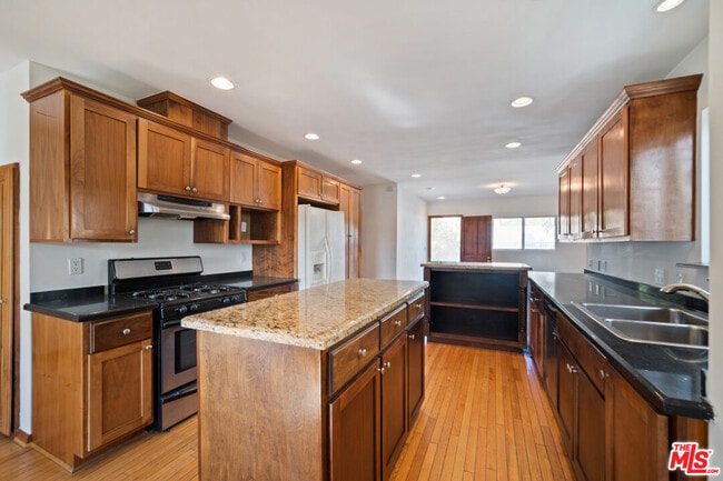 Building Photo - 4203 Sunset Dr