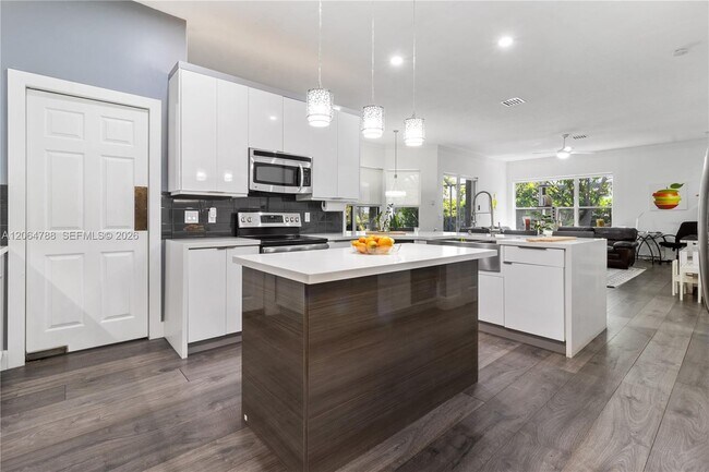 Foto del edificio - 1046 SW 159th Way