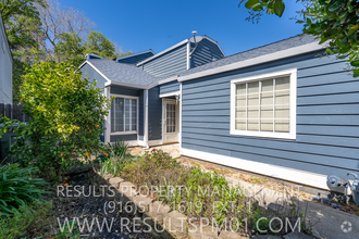 Building Photo - 2912 Twin Creeks Ln