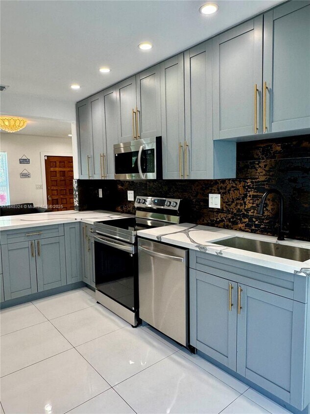 Foto principal - 766 NW 45th St