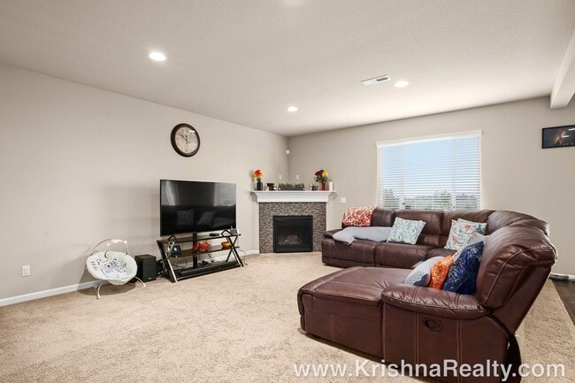 Foto del edificio - Beatufiul 6 Bedrm* 3.5 Bath Single Family ...