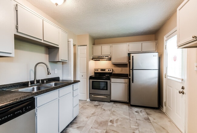 Building Photo - 6643 Manassas Dr