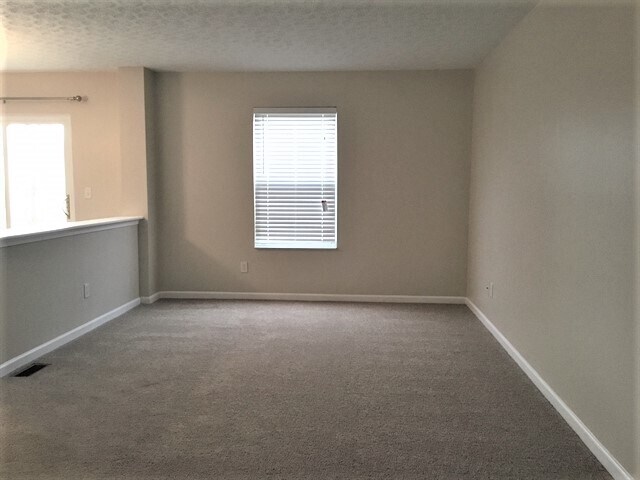 Building Photo - 352 Pinecrest Ct