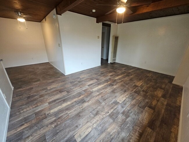 Foto del edificio - Spacious 4 Bedroom 2 Bath Home WITH BONUS ...