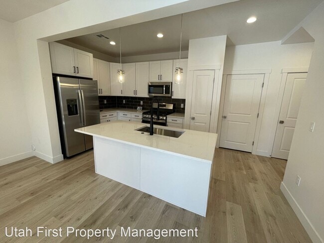 Building Photo - 2 br, 2.5 bath House - 5656 S. Garnet Dr