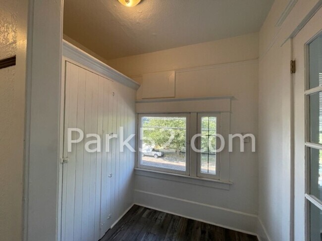 Foto del edificio - 2 Bedroom 1 Bathroom Duplex