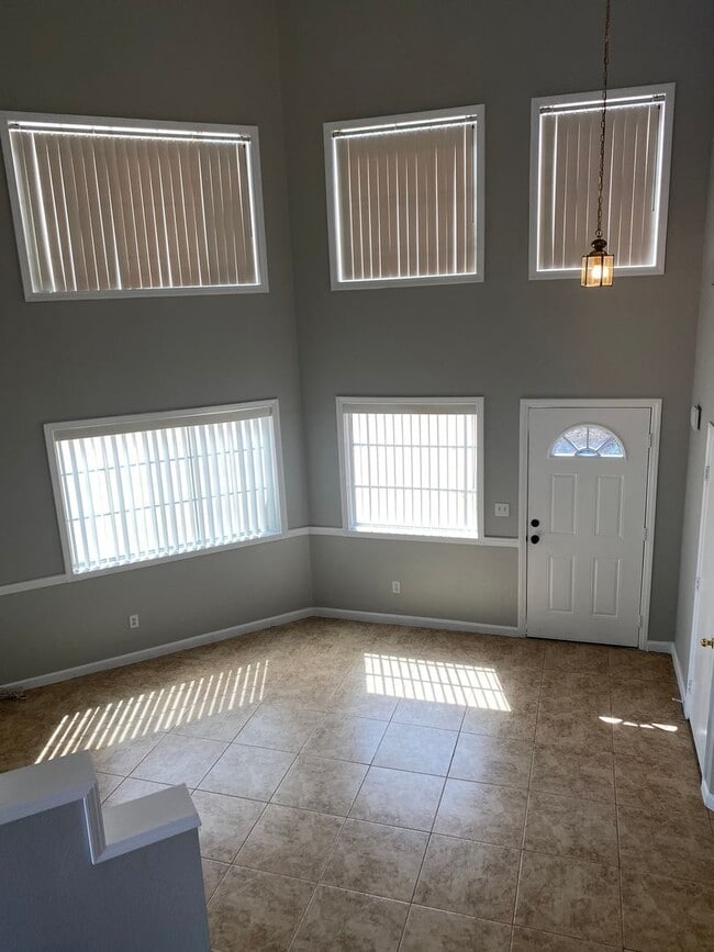 Building Photo - AMERICANA Property Mgmt - Remodeled 2 stor...